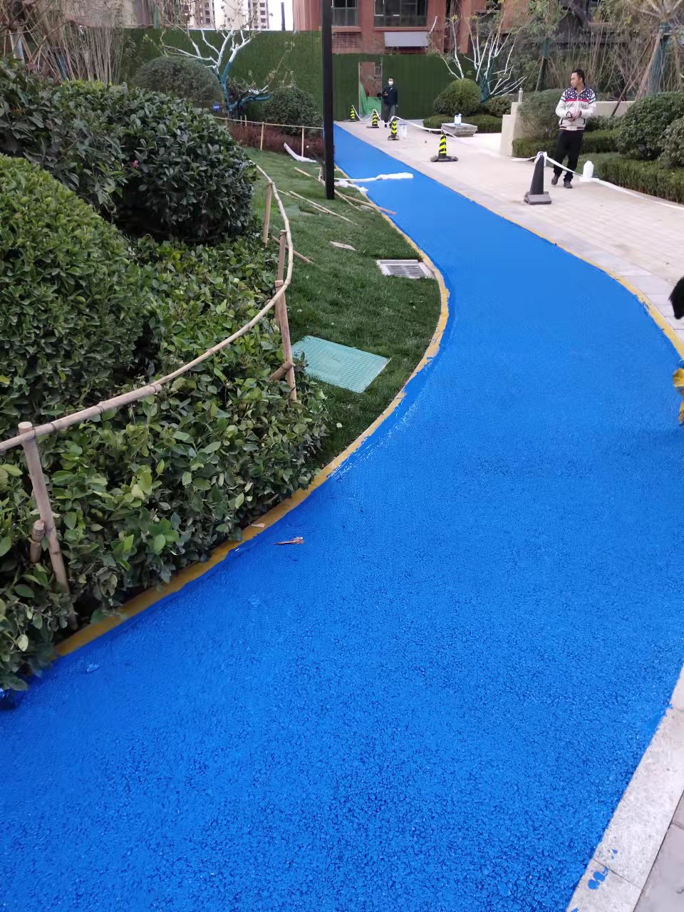 環(huán)湖公園做路面改色8000m2